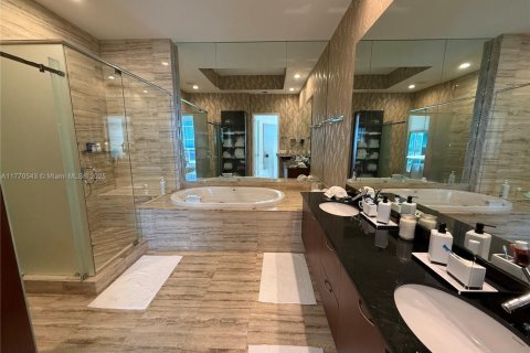 Copropriété à louer à Sunny Isles Beach, Floride: 2 chambres, 193.61 m2 № 1936898 - photo 19