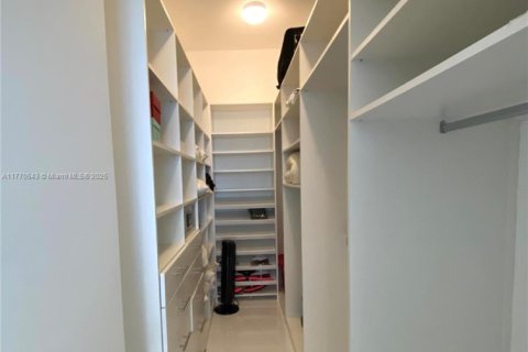 Copropriété à louer à Sunny Isles Beach, Floride: 2 chambres, 193.61 m2 № 1936898 - photo 20