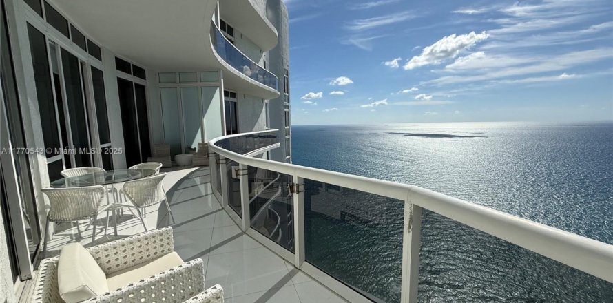 Condo à Sunny Isles Beach, Floride, 2 chambres № 1936898