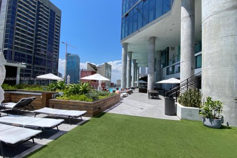 Condo in Miami, Florida, 1 bedroom  № 2038107 - photo 17