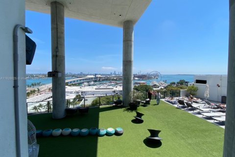 Condo in Miami, Florida, 1 bedroom  № 2038107 - photo 16