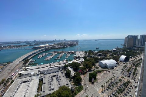 Condo in Miami, Florida, 1 bedroom  № 2038107 - photo 15