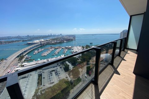 Condo in Miami, Florida, 1 bedroom  № 2038107 - photo 11