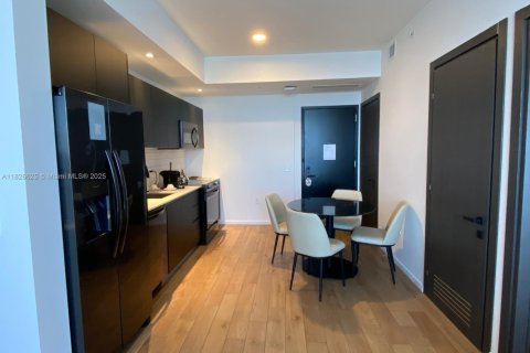 Condo in Miami, Florida, 1 bedroom  № 2038107 - photo 5