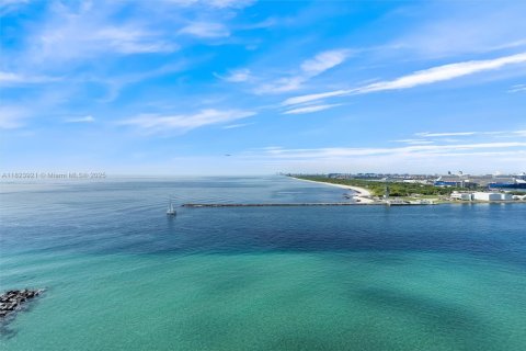 Снять в аренду кондоминиум в Форт-Лодердейл, Флорида 2 спальни, 186.83м2, № 2034488 - фото 7