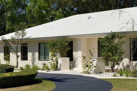 Casa en venta en Palmetto Bay, Florida, 4 dormitorios, 261.33 m2 № 1790191 - foto 1