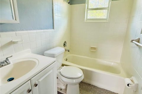 Immobilier commercial à vendre à Sarasota, Floride: 719.44 m2 № 2424085 - photo 9