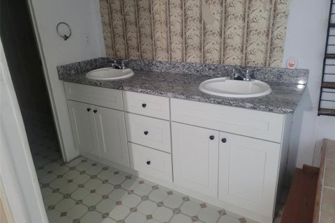Снять в аренду квартиру в Белвью, Флорида 4 комнаты, 108.14м2, № 1765984 - фото 16