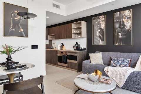 Condo in Miami, Florida, 1 bedroom  № 1888969 - photo 16