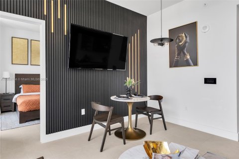 Condo in Miami, Florida, 1 bedroom  № 1888969 - photo 11