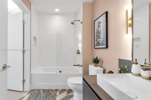 Condo in Miami, Florida, 1 bedroom  № 1888969 - photo 29