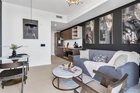 Condo in Miami, Florida, 1 bedroom  № 1888969 - photo 14