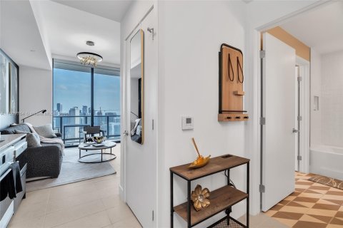 Condo in Miami, Florida, 1 bedroom  № 1888969 - photo 2