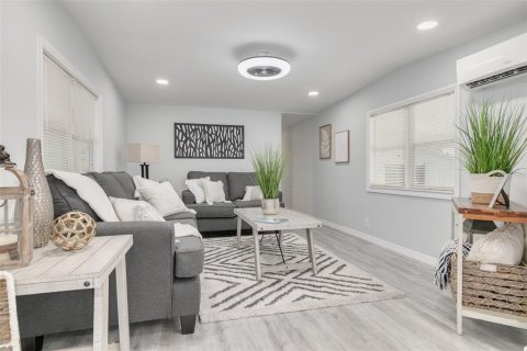 Apartamento en alquiler en New Port Richey, Florida, 2 dormitorios, 73.76 m2 № 1898889 - foto 7