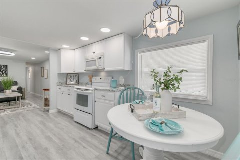 Apartamento en alquiler en New Port Richey, Florida, 2 dormitorios, 73.76 m2 № 1898889 - foto 11