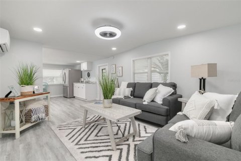 Apartamento en alquiler en New Port Richey, Florida, 2 dormitorios, 73.76 m2 № 1898889 - foto 8