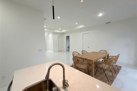 Купить виллу или дом в Кейп-Корал, Флорида 4 комнаты, 161.37м2, № 2356237 - фото 15