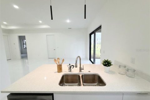 Купить виллу или дом в Кейп-Корал, Флорида 4 комнаты, 161.37м2, № 2356237 - фото 14