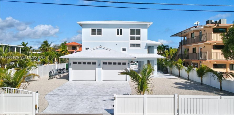 Casa en Key Largo, Florida 4 dormitorios, 280.94 m2 № 2048511
