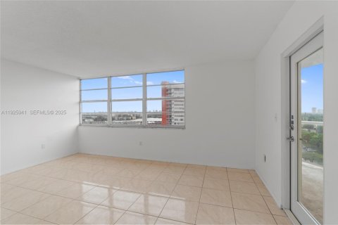 Copropriété à vendre à Miami, Floride: 2 chambres, 105.91 m2 № 1984454 - photo 12