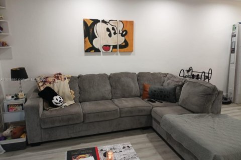 Condo in North Miami, Florida, 2 bedrooms  № 1745715 - photo 2