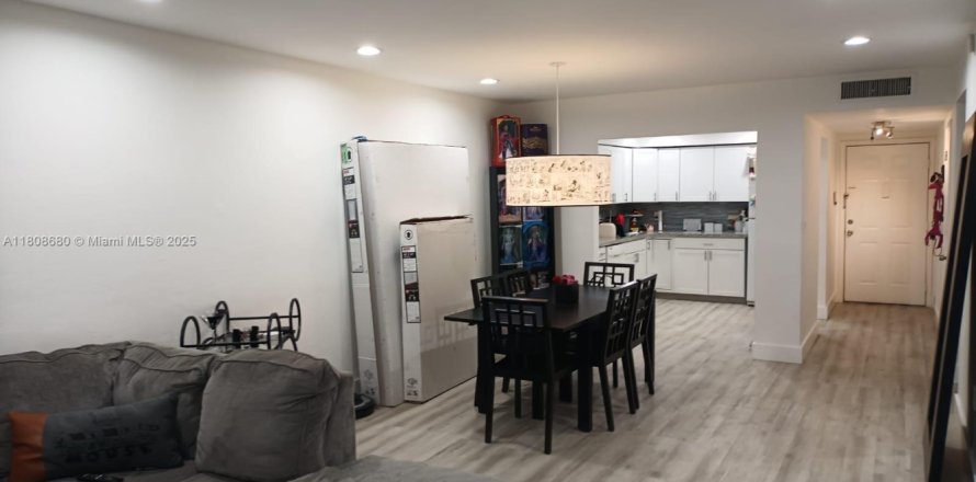 Condo in North Miami, Florida, 2 bedrooms  № 1745715