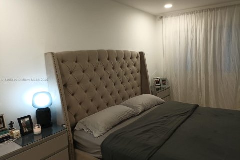 Condo in North Miami, Florida, 2 bedrooms  № 1745715 - photo 6