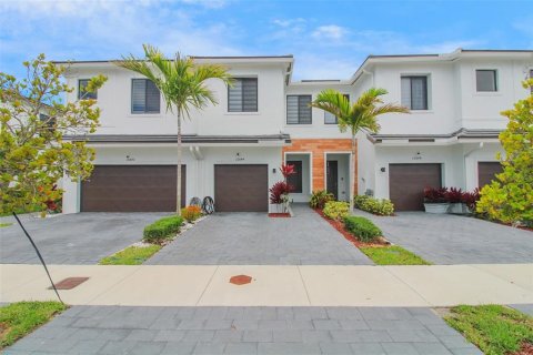 Townhouse in Homestead, Florida 3 bedrooms, 142.14 sq.m. № 1827119 - photo 2