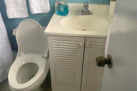 House in Hollywood, Florida 3 bedrooms, 128.58 sq.m. № 2252849 - photo 5