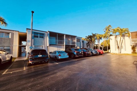 Condominio en venta en Miami, Florida, 1 dormitorio, 62.24 m2 № 1693410 - foto 2