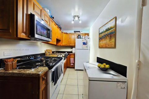Condominio en venta en Miami, Florida, 1 dormitorio, 62.24 m2 № 1693410 - foto 5