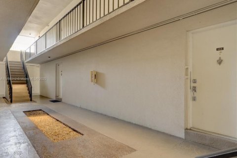 Condominio en venta en Miami, Florida, 1 dormitorio, 62.24 m2 № 1693410 - foto 3