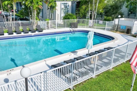 Condominio en venta en Miami, Florida, 1 dormitorio, 62.24 m2 № 1693410 - foto 10