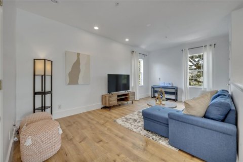 Casa en venta en Orlando, Florida, 5 dormitorios, 354.05 m2 № 1856070 - foto 22