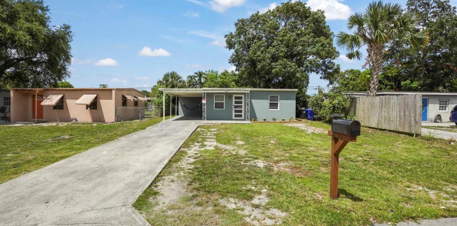 House in Fort Lauderdale, Florida 2 bedrooms, 75.62 sq.m. № 2183258