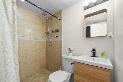 House in Fort Lauderdale, Florida 2 bedrooms, 75.62 sq.m. № 2183258 - photo 10