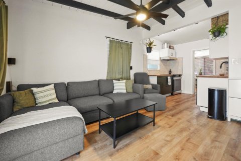 House in Fort Lauderdale, Florida 2 bedrooms, 75.62 sq.m. № 2183258 - photo 3
