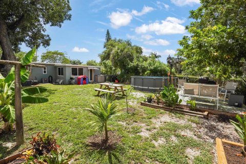 House in Fort Lauderdale, Florida 2 bedrooms, 75.62 sq.m. № 2183258 - photo 15