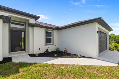 House in Port Charlotte, Florida 3 bedrooms, 161.65 sq.m. № 2155879 - photo 4