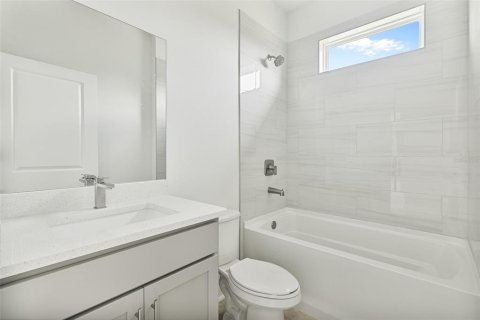 House in Port Charlotte, Florida 3 bedrooms, 161.65 sq.m. № 2155879 - photo 14