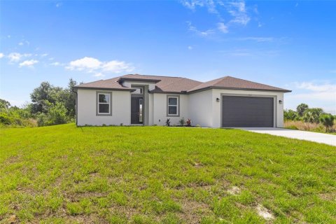 House in Port Charlotte, Florida 3 bedrooms, 161.65 sq.m. № 2155879 - photo 2