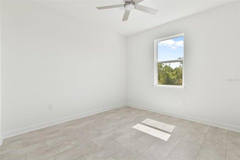House in Port Charlotte, Florida 3 bedrooms, 161.65 sq.m. № 2155879 - photo 13