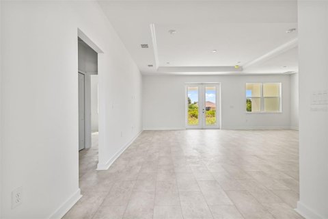 House in Port Charlotte, Florida 3 bedrooms, 161.65 sq.m. № 2155879 - photo 6
