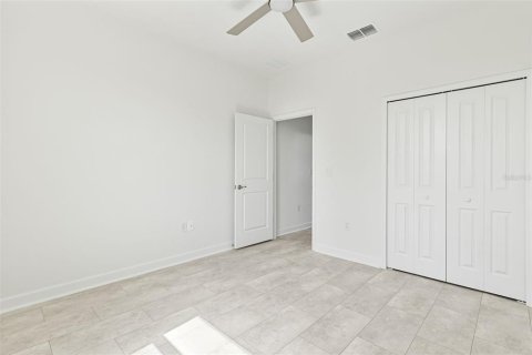 House in Port Charlotte, Florida 3 bedrooms, 161.65 sq.m. № 2155879 - photo 11
