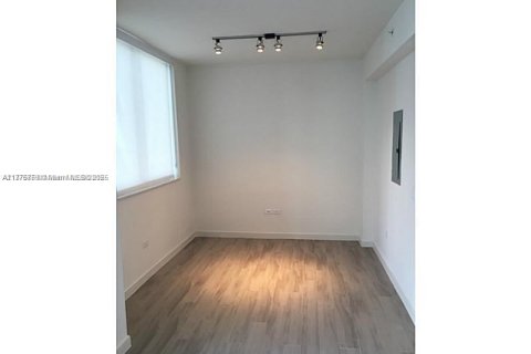 Condo in Miami, Florida, 1 bedroom  № 1868269 - photo 2