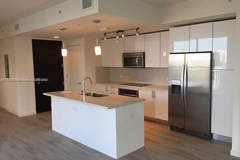 Condo in Miami, Florida, 1 bedroom  № 1868269 - photo 5
