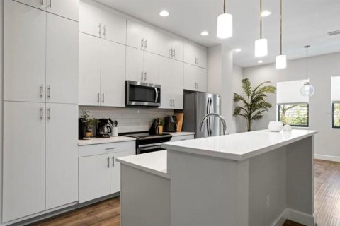 Adosado en alquiler en Tampa, Florida, 3 dormitorios, 194.82 m2 № 1780561 - foto 2
