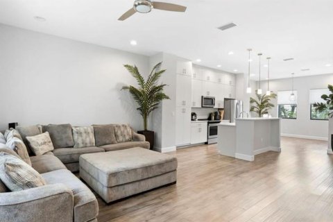 Adosado en alquiler en Tampa, Florida, 3 dormitorios, 194.82 m2 № 1780561 - foto 4