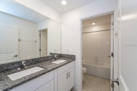 House in Lutz, Florida 5 bedrooms, 205.96 sq.m. № 1914650 - photo 16