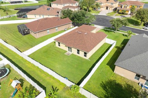 Villa ou maison à vendre à Kissimmee, Floride: 3 chambres, 143.53 m2 № 2412671 - photo 7